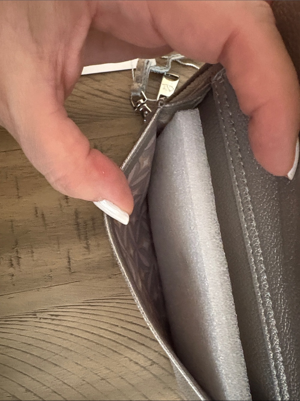 640 Christian Lacroix Metallic Silver Crossbody Wallet - Picture 7 of 11